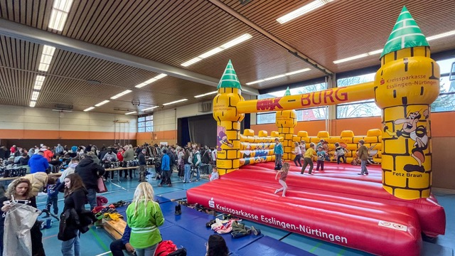 Skibasar, Bild von der Hüpfburg